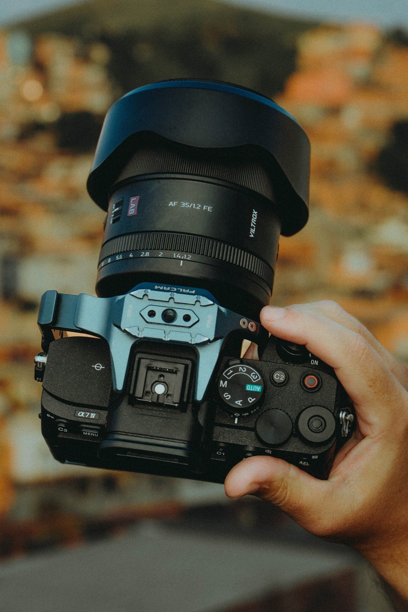 viltroxpublic's tweet photo. AF 35mm F1.2 LAB N FE—its screen-free design creates a cleaner, more intuitive control, and the ultra-bright F1.2 aperture delivers dreamy bokeh with stunningly smooth, creamy out-of-focus backgrounds. 📸📷
 Credits: @ Aandre Scoelho  
#viltrox #viltrox35mmf12 #Viltrox35LAB #viltroxlab #photography #photographer #camerasetup #cameragear #sony #sonyalpha #sonyphotography #sonycamera