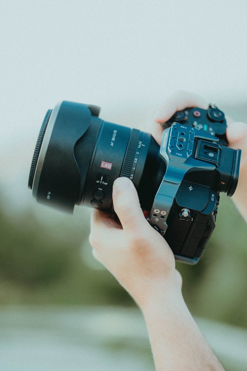 viltroxpublic's tweet photo. AF 35mm F1.2 LAB N FE—its screen-free design creates a cleaner, more intuitive control, and the ultra-bright F1.2 aperture delivers dreamy bokeh with stunningly smooth, creamy out-of-focus backgrounds. 📸📷
 Credits: @ Aandre Scoelho  
#viltrox #viltrox35mmf12 #Viltrox35LAB #viltroxlab #photography #photographer #camerasetup #cameragear #sony #sonyalpha #sonyphotography #sonycamera
