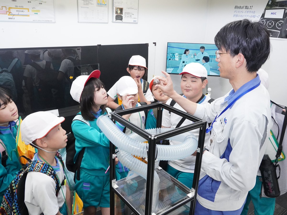 AGC_ADY's tweet photo. 本日、米沢市立万世小学校のみなさまが校外学習でご来場されました。
いやぁ、とても元気！
本日夜のNCVでも放送されるようです。

＃AGC　＃校外学習　#NCV　＃米沢市 https://t.co/FOZOQ5NjPo