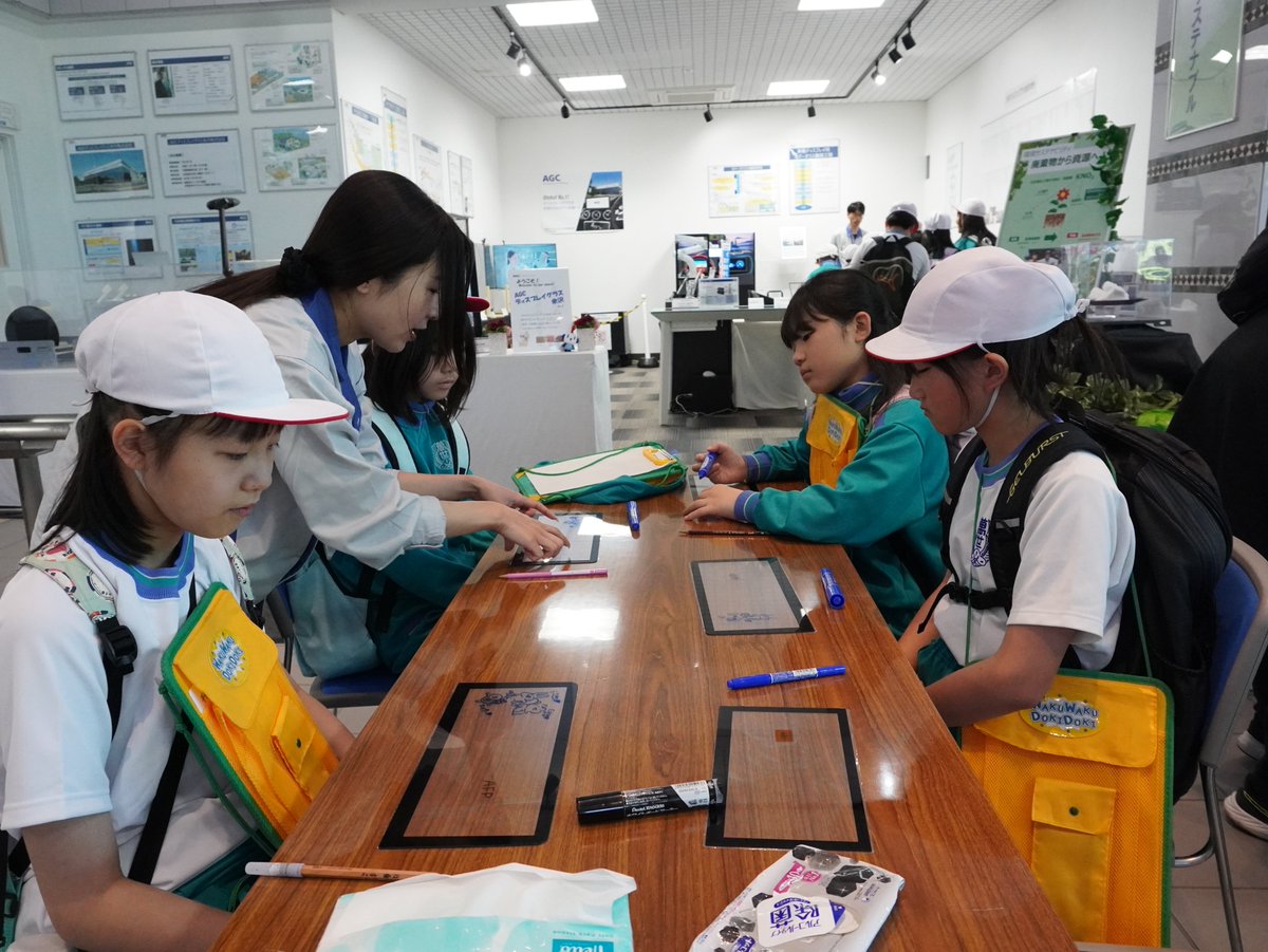 AGC_ADY's tweet photo. 本日、米沢市立万世小学校のみなさまが校外学習でご来場されました。
いやぁ、とても元気！
本日夜のNCVでも放送されるようです。

＃AGC　＃校外学習　#NCV　＃米沢市 https://t.co/FOZOQ5NjPo