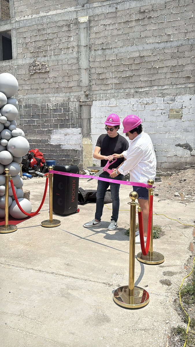 TudepaCom's tweet photo. Iniciamos #obra en nuestro proyecto de Bretaña 92 y así lo vivimos con todas las familias que muy pronto vivirán aquí 💖✨ https://t.co/MyN4eAQVBC