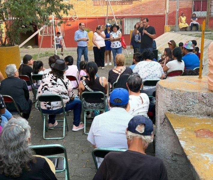 JACHPuebla's tweet photo. Hoy visitamos a nuestros amigos de La U.H. Margarita 2. Muchas gracias por recibirnos junto con @manoloherrerar. Un abrazo a mis amigas Emy y Lidia! https://t.co/TKMhPACFAf