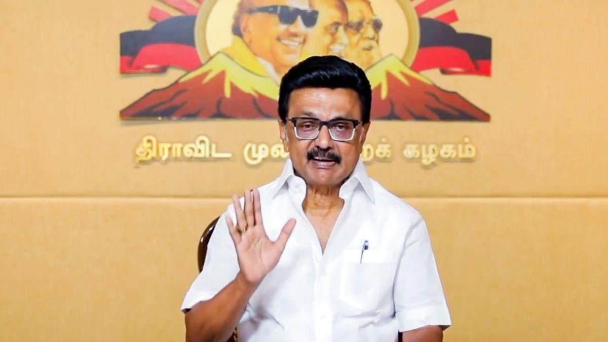 ప్రభుత్వ ఏర్పాటు వార్తలపై క్లారిటీ ఇచ్చిన డీఎంకే 

ఎన్నికల్లో గెలిచిన టీవీకే పార్టీని ప్రభుత్వం ఏర్పాటు చేయకుండా అడ్డుకొని ప్రజాస్వామ్య వ్యతిరేక పనులు చేయమని తేల్చి చెప్పిన డీఎంకే అధినేత ఎంకే స్టాలిన్