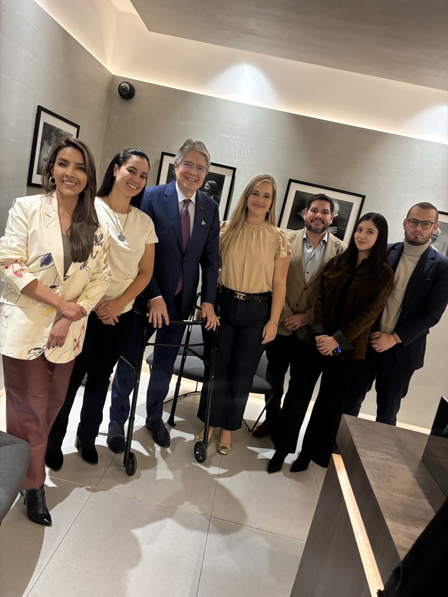 En Quito 🏔️ junto al Presidente <a href="/LassoGuillermo/">Guillermo Lasso</a> 🙌🏻

(Pero las cajas de resonancia pautadas dirán que es Madrid 🤭)
