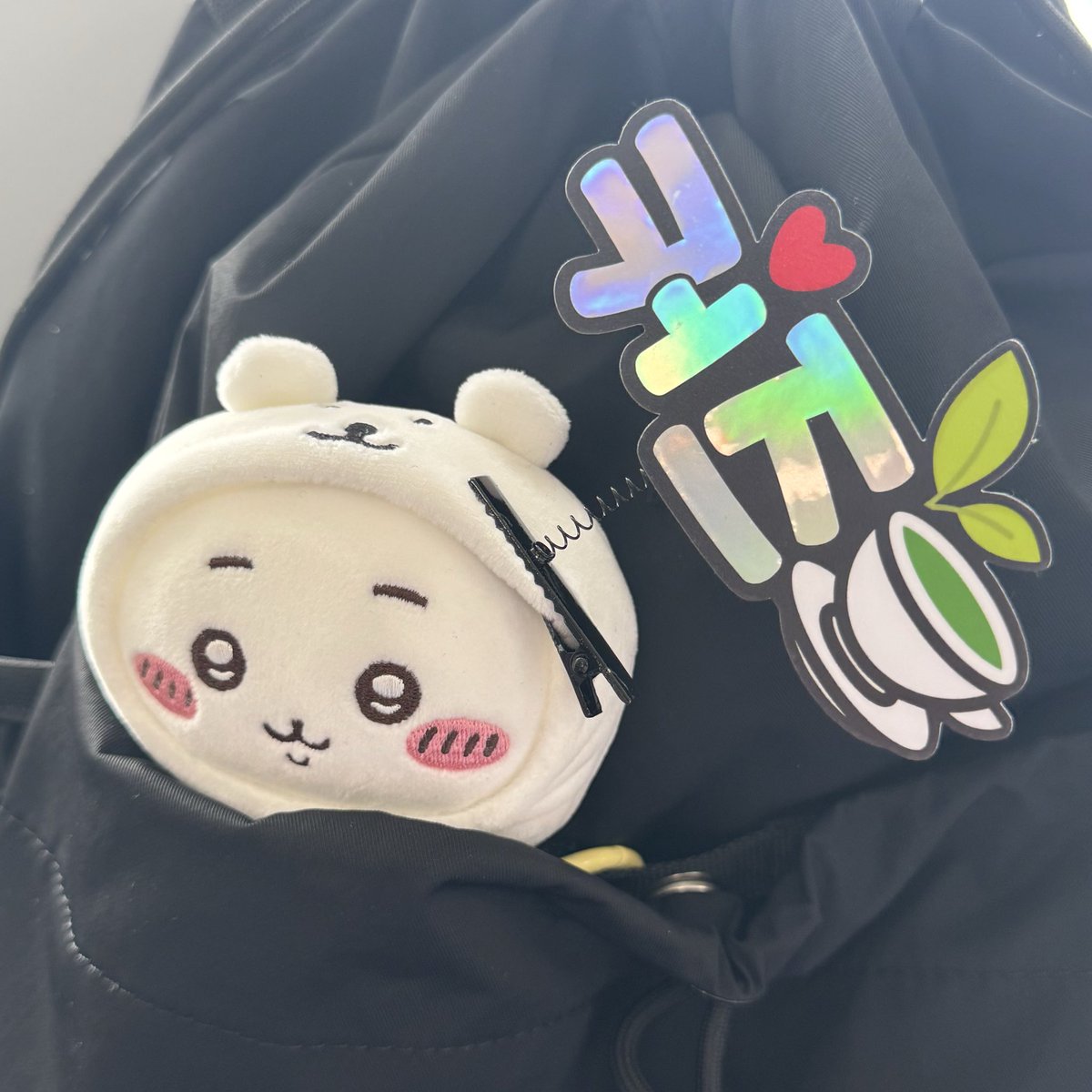 제가 머리핀 토퍼를 소량만들었는데여
오늘 딮킅전에서 30개 정도 나눔할려구 합니다
같이 머리에 써줄 커맘&amp; 킅팬 구해요

남으면 저 울어요🥺
제발 같이 써주세요🥺