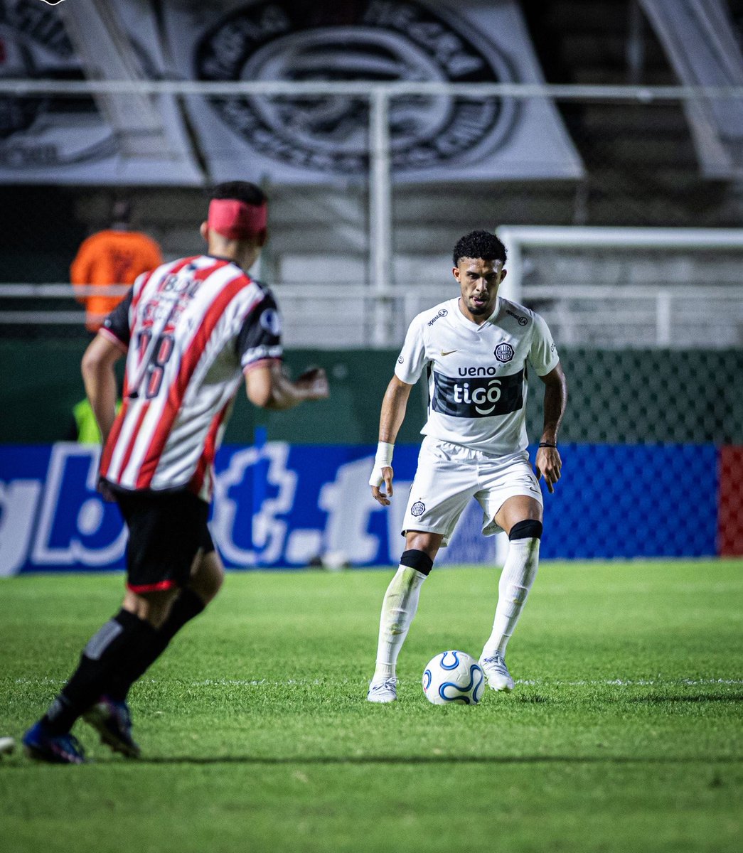 Lo dio vuelta!! Con goles de Fernando Cardozo y Alex Franco, Olimpia le ganó 2 a 1 a Barracas Central que se adelantó por medio de Gonzalo Morales.