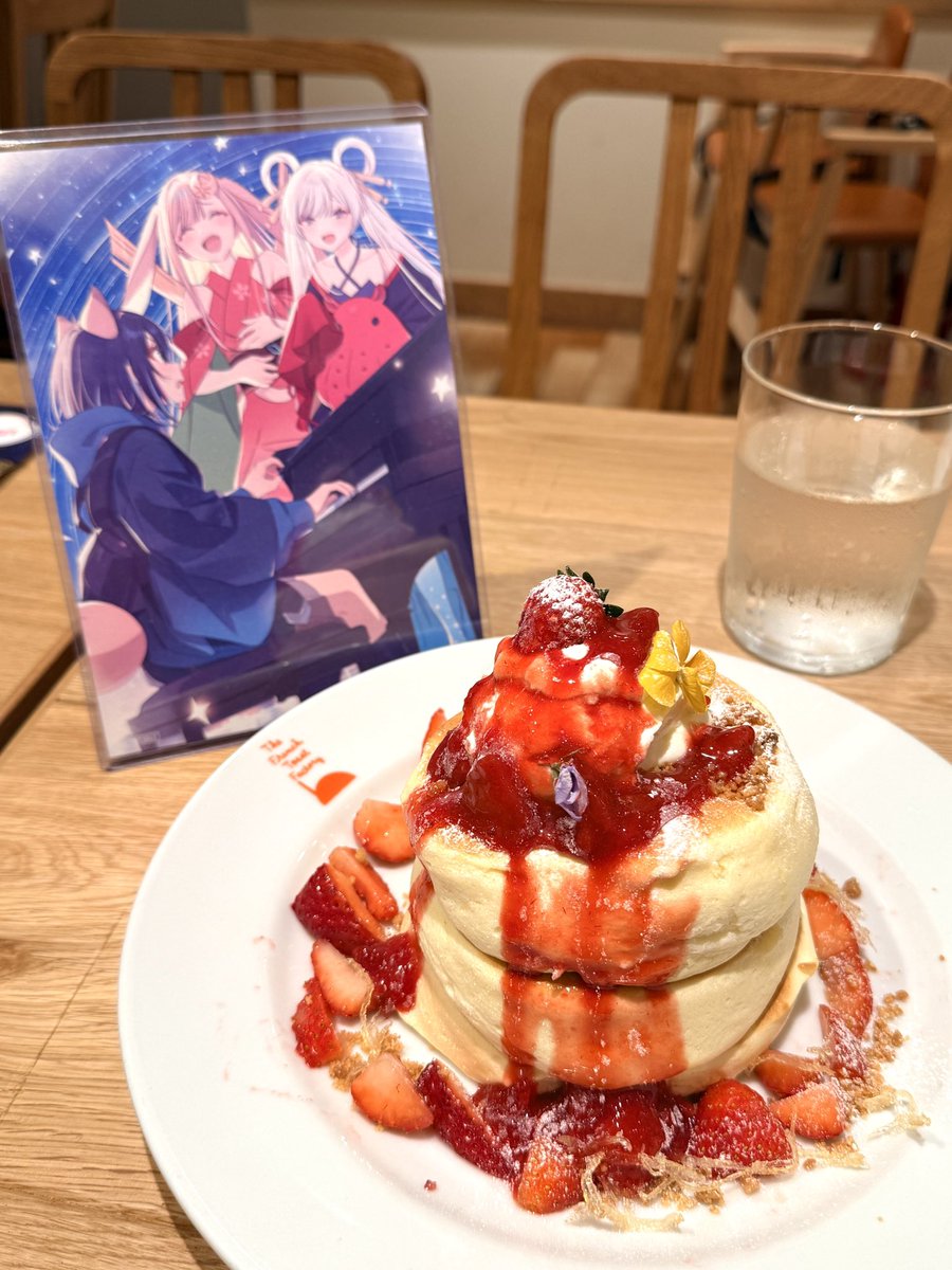 立川ルミネにある超パンケーキ食べてきました！
超かぐや姫に出たみたいなふかふかのやつ食べれて幸せでした…

付いてくるいちごソースは一気に使うと下2段のパンケーキにあんまりかからないので少しずつ使うか追加でソースを頼むとより美味しく食べれると思います！