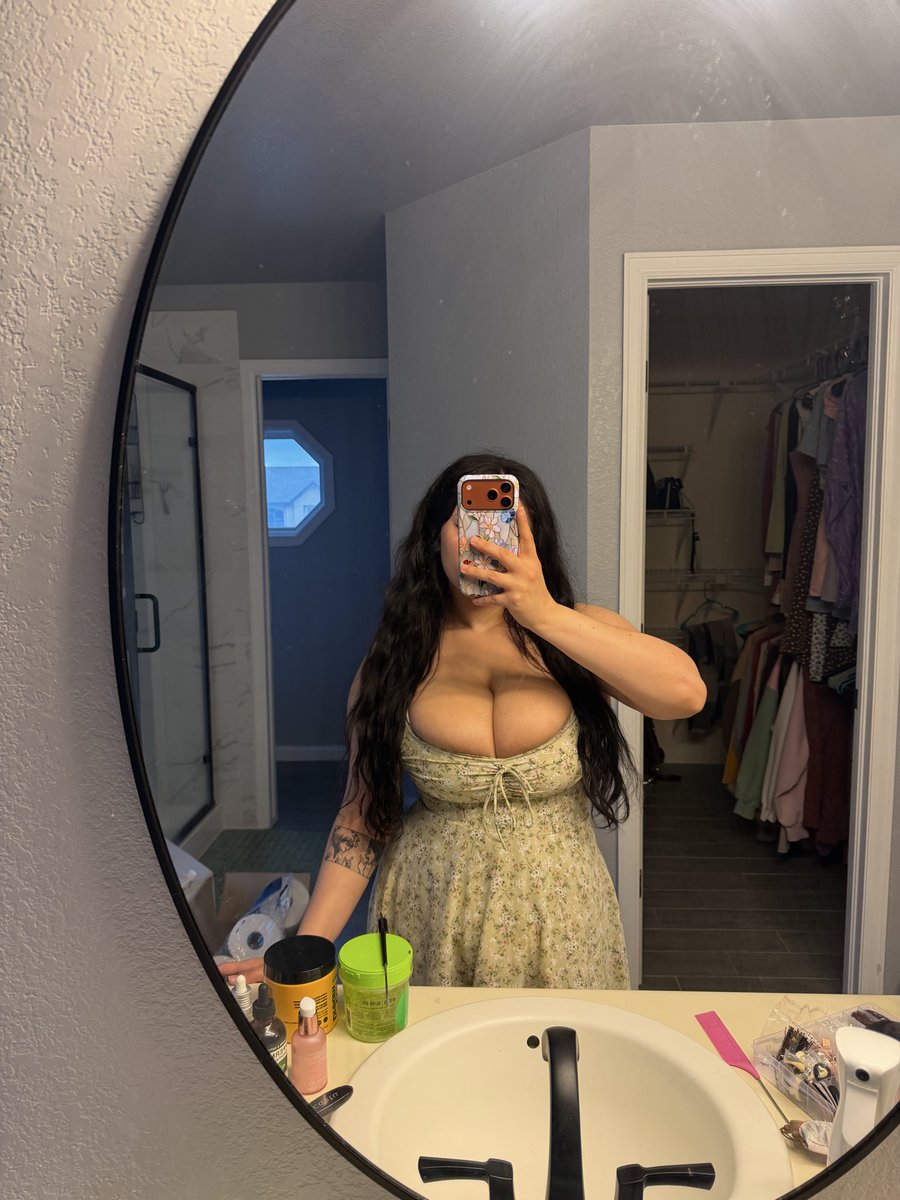 ItsCayYay's tweet photo. I feel like they’re legit getting bigger https://t.co/Wyzmcr9nae