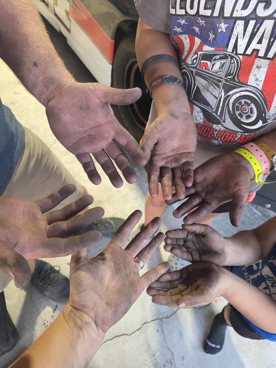 SL3Motorsports's tweet photo. It's a family effort around here! No clean hands lol Got the gear changed in the crown vic for this weekend at Auburndale Speedway! 🏁 https://t.co/Xcav7uW3sp