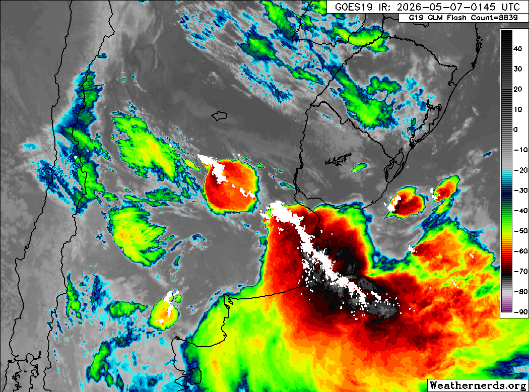 SurTormentas's tweet photo. ⛈️ Las tormentas también comienzan a generalizarse sobre el sur de Córdoba, sur de Santa Fe, este y norte de la P.BsAs, presentando intensidad fuerte a severa.

Con el correr de la madrugada y la mañana las mismas irán avanzando hacia el noreste argentino y Uruguay. https://t.co/xr8yZJ8QTe