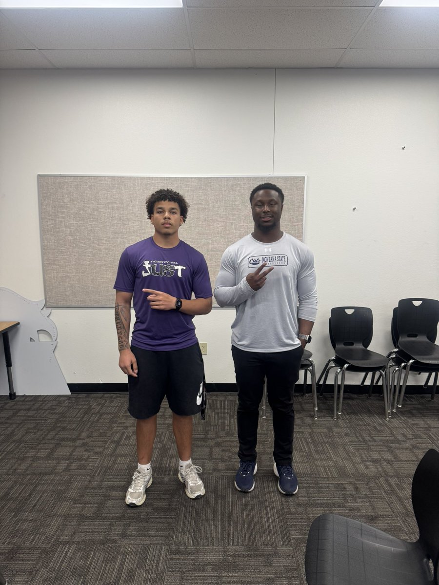 JCoryHorneJr34's tweet photo. Thank you @ballcoachLee for stopping by taking the time to talk with me today. I really appreciate the opportunity and look forward to staying in touch!#gocatsgo
@Horne34Life @RecruitingACP @JRutt_4 @ACPFootball17 https://t.co/d7CKw3xX06