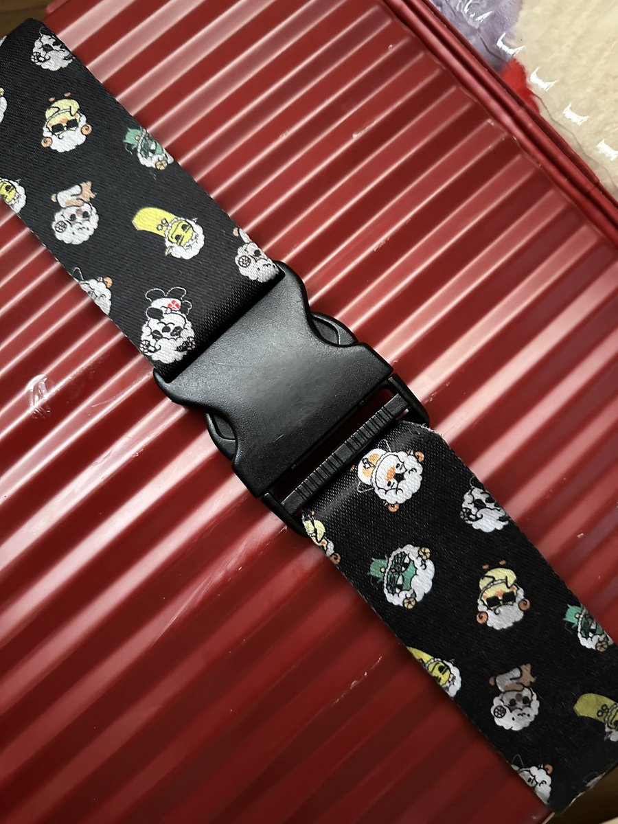 Extrail2008's tweet photo. 長年オタクやってきて一番重宝してるグッズ
キャリーバッグのお供
使えるグッズは有難い♡ https://t.co/Du86R58h49