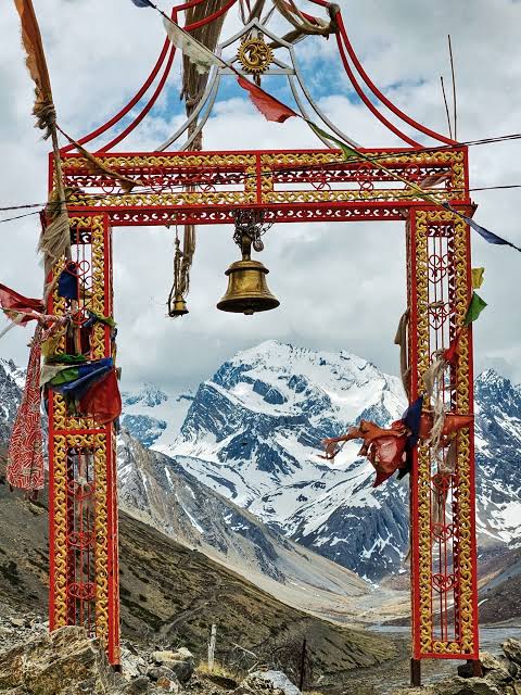 Munsyari_Dcl's tweet photo. Om Parvat is a sacred mountain in Uttarakhand's Pithoragarh district, renowned for a natural snow pattern forming the "Om" (\(\)) symbol. Standing at \(6,191\) meters (\(20,312\) feet) near the Indo-Tibetan border. https://t.co/Vf1a30oF3T