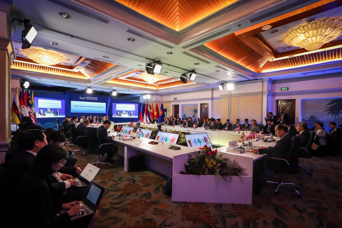 DFAPHL's tweet photo. @SecLazaro chairs the ASEAN Foreign Ministers’ Meeting in Cebu, underscoring the need for ASEAN to act with urgency, to coordinate closely, &amp; to respond collectively amid emerging challenges confronting the region.

#DFAForgingAhead
#ASEANPh
#ASEAN2026
#ASEANPhilippines2026 https://t.co/8kzWlvs75H