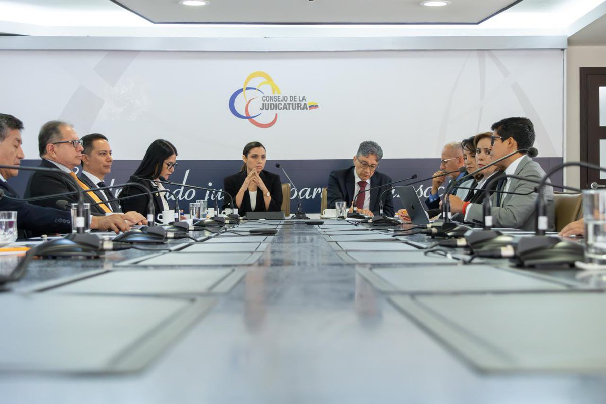 mechascaicedo's tweet photo. “Las instituciones fuertes no se construyen desde la confrontación, sino desde el diálogo y la responsabilidad compartida.”

Hoy dimos un paso importante para la institucionalidad y la justicia del Ecuador. Como Presidenta del Consejo de la Judicatura, logramos instalar una mesa de trabajo entre el Pleno de la Corte Nacional de Justicia y el Pleno del Consejo de la Judicatura, con el firme propósito de dar viabilidad al tan esperado concurso de juezas y jueces nacionales.

Quiero expresar mi agradecimiento al Presidente de la Corte Nacional de Justicia y a las señoras y señores jueces que integran su Pleno, por la apertura al diálogo y la voluntad institucional demostrada en esta jornada de trabajo. De igual manera, mi reconocimiento a las y los vocales del Consejo de la Judicatura, quienes han asumido con responsabilidad este desafío que demanda el país.

La estabilidad de la justicia requiere decisiones responsables, técnicas y transparentes. Ecuador necesita una Corte Nacional fortalecida, con procesos legítimos y reglas claras que garanticen independencia judicial y seguridad jurídica para todos los ecuatorianos.

Creo profundamente en el diálogo institucional como herramienta para construir soluciones. Cuando las instituciones trabajan con madurez y compromiso, gana la justicia y gana el país.

Seguiremos avanzando con responsabilidad, apertura y respeto a la Constitución, porque la justicia no puede permanecer detenida. Ecuador merece instituciones sólidas y una Función Judicial fortalecida.

#ConsejoDeLaJudicatura #CorteNacionalDeJusticia #Justicia #Ecuador #IndependenciaJudicial