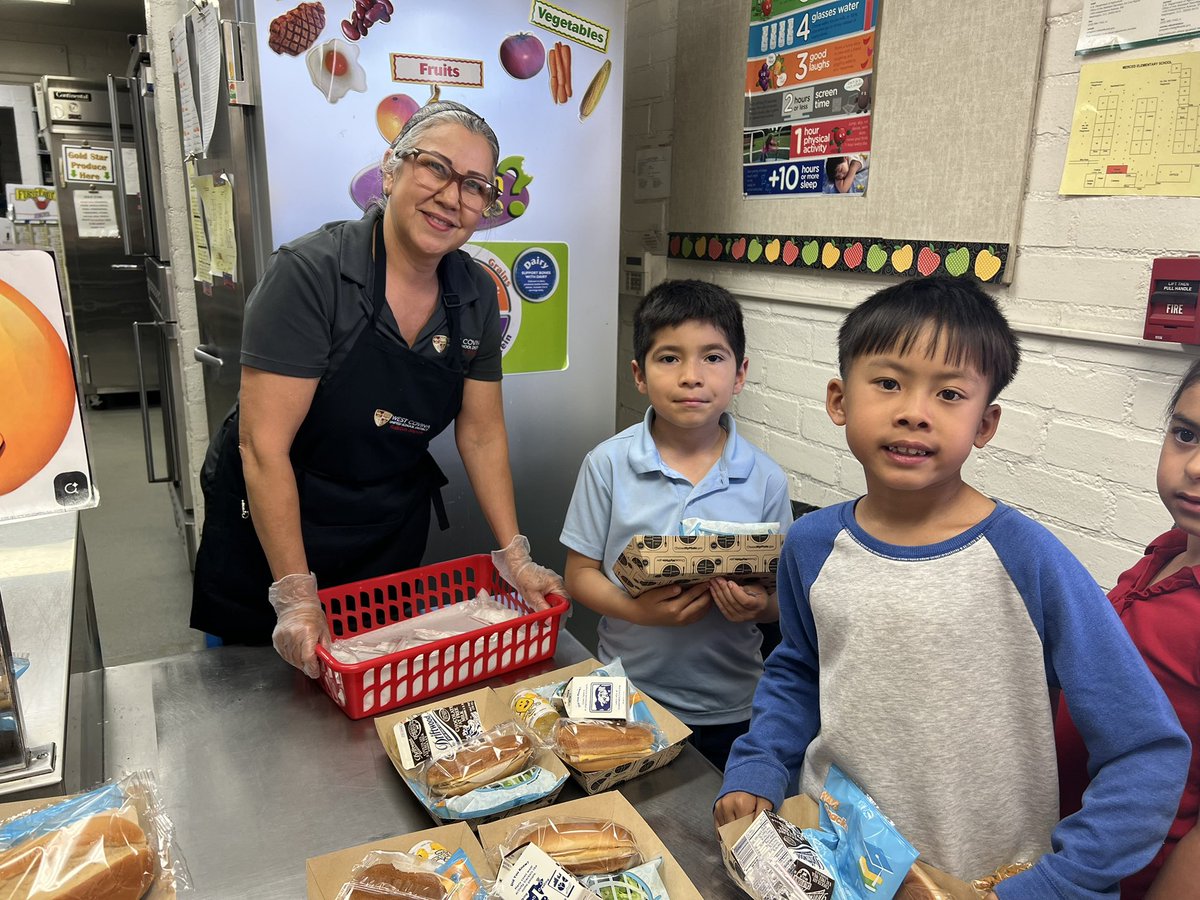 MercedWCUSD's tweet photo. We love our Lunch Heros for nourishing our students on the daily! https://t.co/gF3s7T7kek