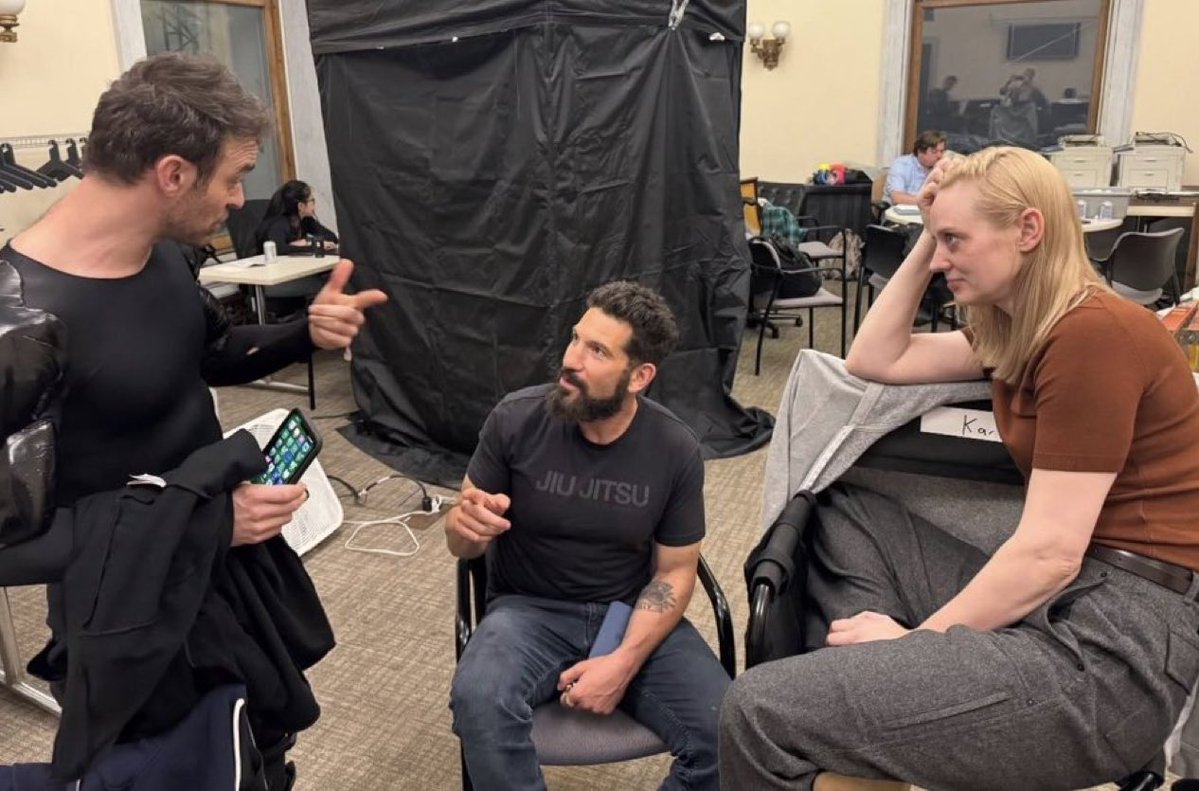 Charlie Cox, Jon Bernthal and Deborah Ann Woll behind the scenes of ‘DAREDEVIL: BORN AGAIN’ Season 2. ❤️