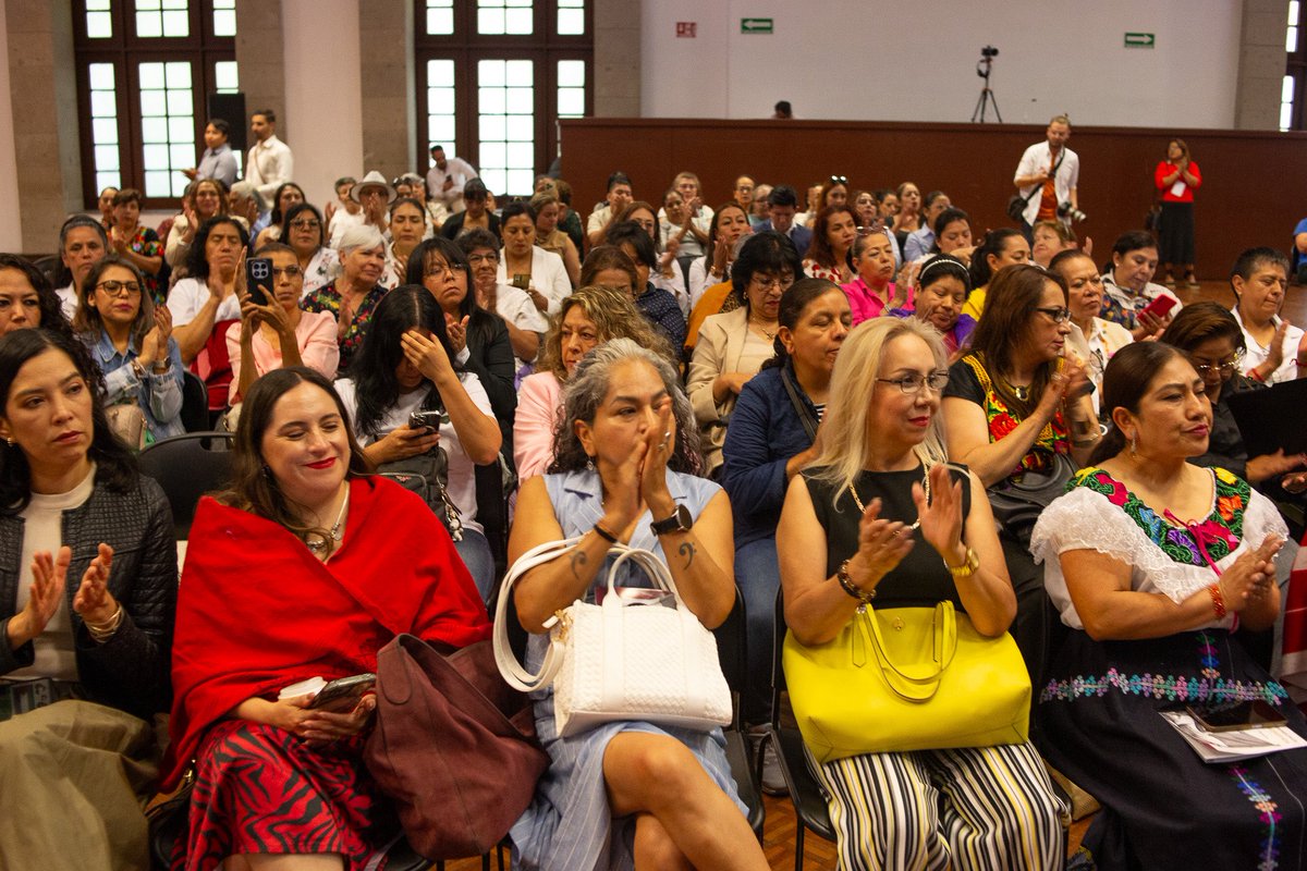 STPS_mx's tweet photo. Hoy, la Subsecretaria de Empleo, Quia Chávez, participó en el Encuentro Nacional de Mujeres Trabajadoras del Campo y la Ciudad, junto a la Subsecretaria de Igualdad Sustantiva, Elvira Concheiro. El objetivo es claro: garantizar empleos formales y dignos para todas las mexicanas. https://t.co/Crr7TlnkaX
