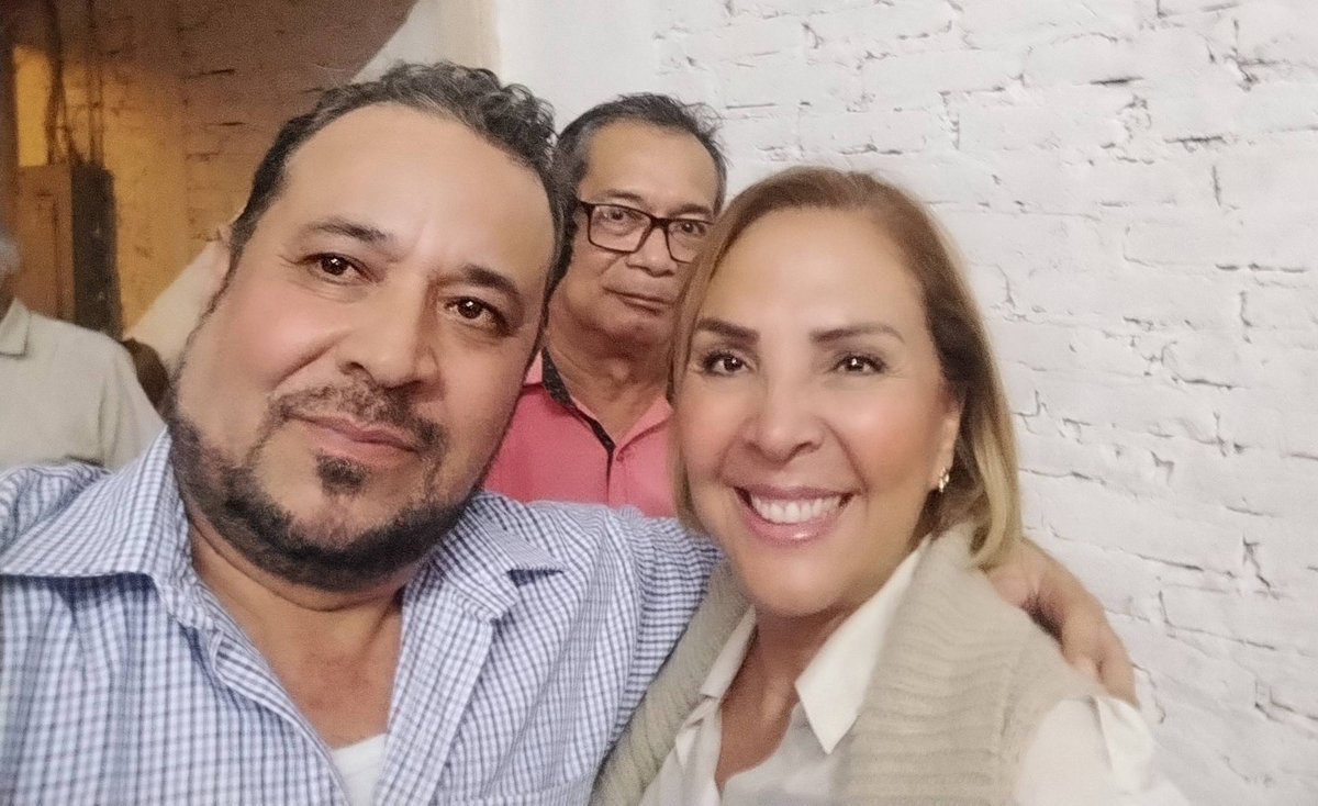 Jarochode10's tweet photo. “Manifestante” en Boca del Río tenía línea: lo identifican como integrante de Morena #Veracruz https://t.co/UzO7oQStXC https://t.co/rLgmLoyyQm