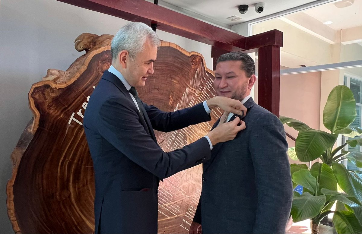 UNinLaoPDR's tweet photo. In Vientiane, @UNVolunteers Executive Coordinator @ToilyKurbanov met with UN Resident Coordinator @BakhodirAB to discuss #volunteerism as a driver of Lao PDR’s dev. Since 1983, 1,000+ #UNVs have worked within national institutions &amp; communities towards sustained progress.#IVY2026 https://t.co/g5A4ZjMygE
