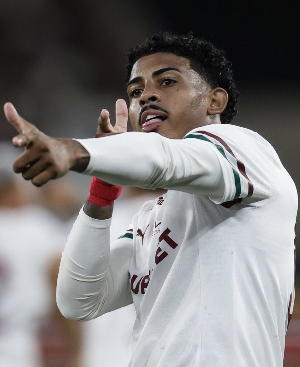 O time é JK + 10, não tem discussão isso

É o melhor ano do camisa 9 em todos seus anos de Fluminense no sentido de regularidade

Apenas 23 anos

Se não fosse de Xerem a torcida babaria ovo dele
