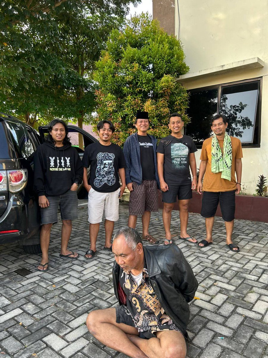 1001dajjal's tweet photo. @Naandaa27 @Polresta_Pati kabur bukan berarti ga ketangkep https://t.co/5Q5zIRHFPO