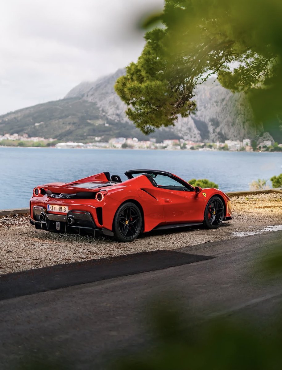 LuxuryCars365's tweet photo. Ferrari 488 Pista Spider 🔥 https://t.co/ZVIiJ0H2Hm
