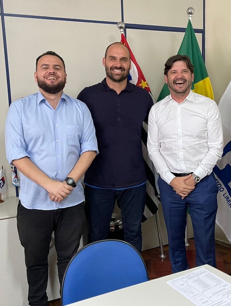 André do Prado foi escolhido por Eduardo Bolsonaro para disputar o Senado na vaga do Partido Liberal.

André do Prado tem todo meu apoio e será eleito Senador da República na próxima eleição.

Você é Bolsonarista, confia em Eduardo Bolsonaro então acompanhe aqui esse post: