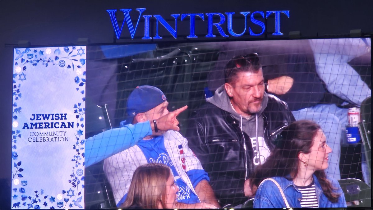 JewishSportsNet's tweet photo. Jewish heritage night at the Cubs https://t.co/pKnsByYnH8