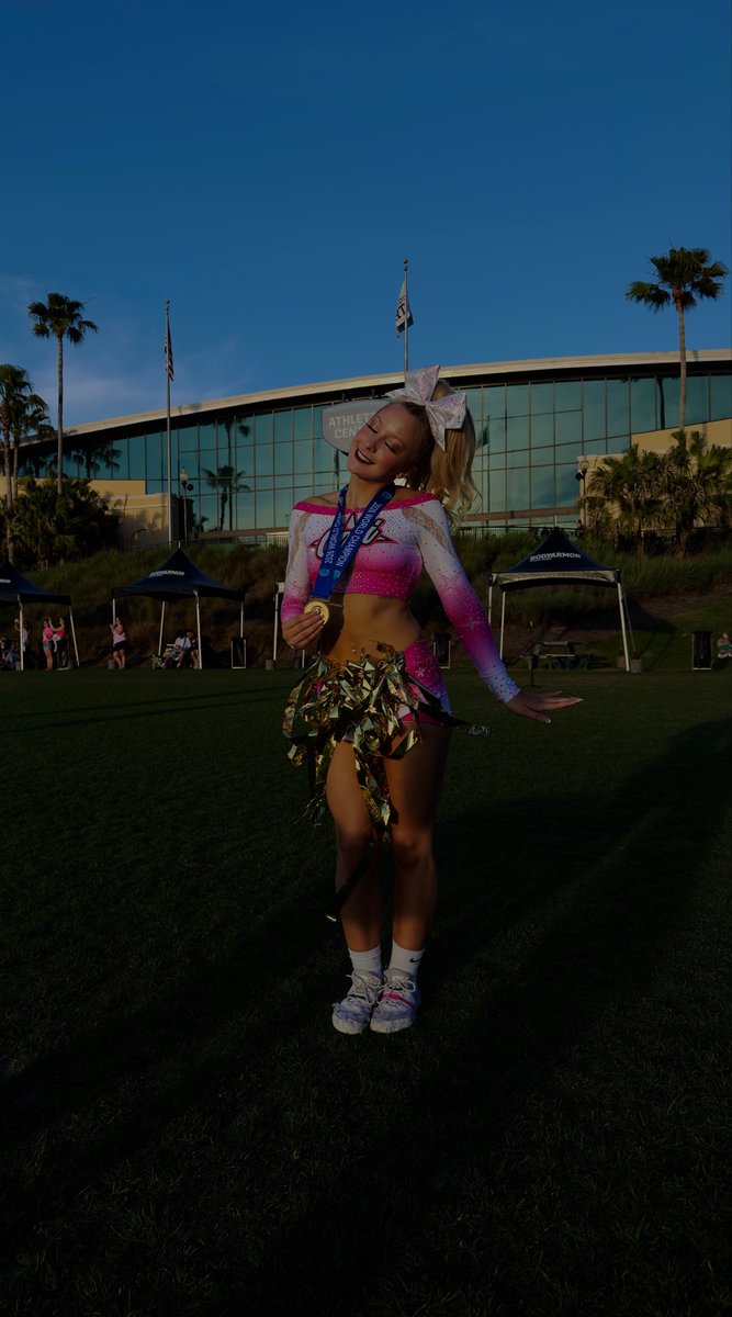 Annika163734383's tweet photo. World champ Wednesday! 💍🌎 #incaseyouforgot #lbod https://t.co/mUVgeyZCy6