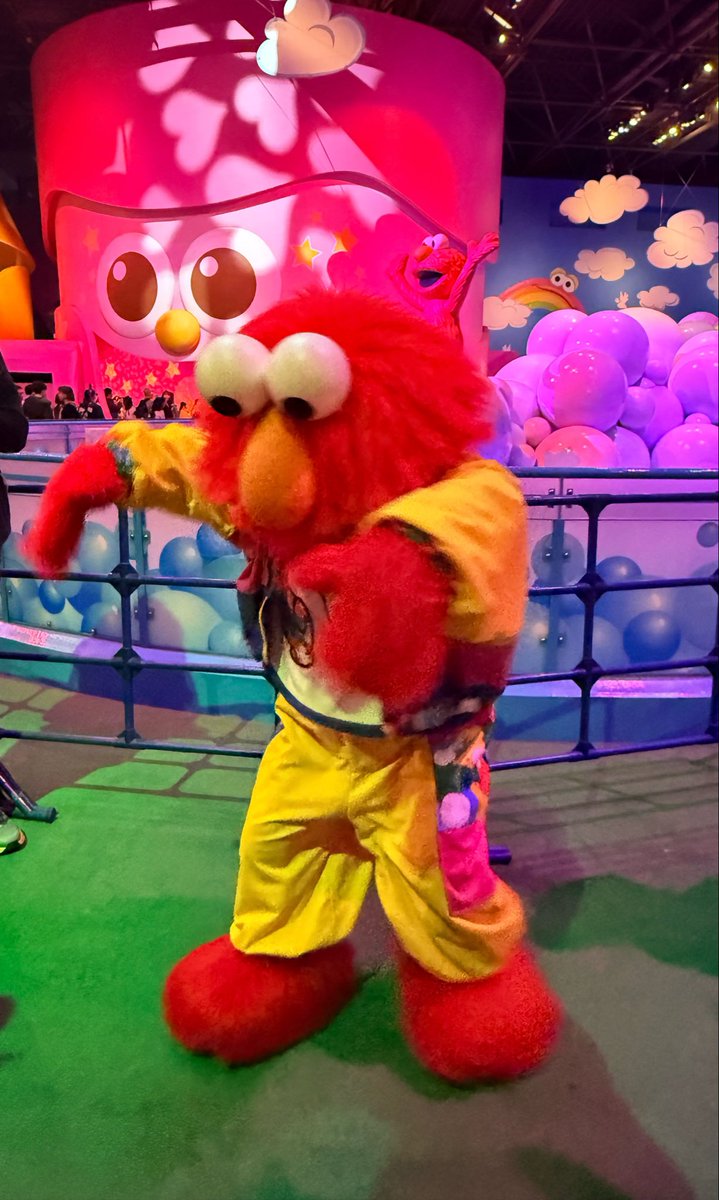 キレッキレに踊りまくるエルモ💃🕺🧑‍🩰#USJファン