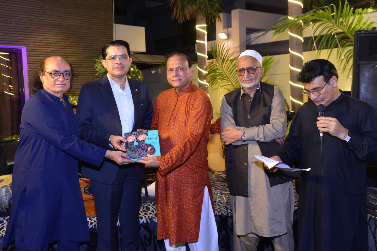 humzatabani's tweet photo. A beautiful Mehfil-e-Ghazal hosted by dear Tariq Polani.
Pleasure meeting Dr. Sikinder, author of the book presented during the evening. A wonderful gathering celebrating literature, poetry, and culture. ✨📚
#MehfilEGhazal #Culture #Literature #tabanicorporation #humzatabani #TabaniGroup #PakistanHameshaZindabad 🇵🇰