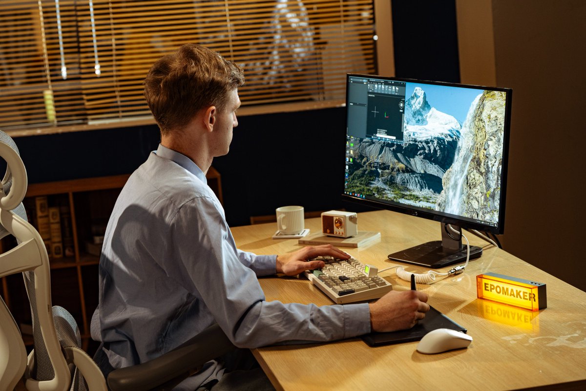 EpomakerK's tweet photo. How many details does the RT98 have? 🤔
🔹 98-Key Retro Mechanical Keyboard
🔹 Innovative Modular Design
🔹 Native Southpaw & Right handed version available
🔹 Detachable Magnetic Mini Smart TV Display
The perfect desk companion ✨ https://t.co/vUgw30wI8s
#Epomaker #RT98 https://t.co/eeY7uVoZbo