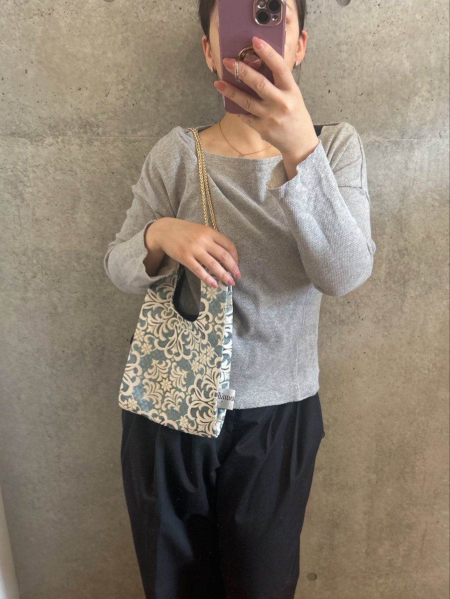 こちら、帯からお仕立てしました「ミニケニ」おかばんです☺️ふつうのお洋服にもさっと合わせられます。
5月21日20:00〜受注販売です