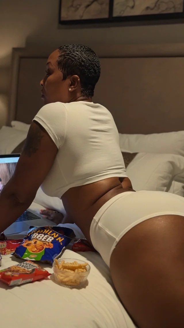 Ms Foxy tweet media