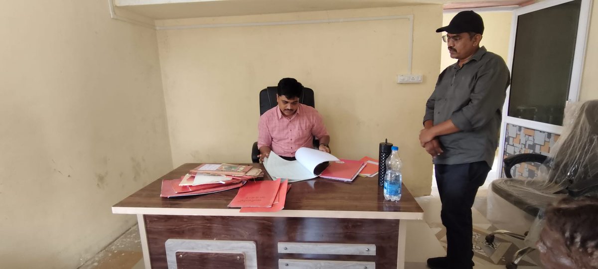 office_sdm's tweet photo. સામાન્ય દફતર તપાસણી અંતર્ગત આજે નાનીમંગોઈ ગ્રામ પંચાયતની તપાસણી કરી. જણાયેલ ક્ષતિઓ બાબતે ત.ક. મંત્રીશ્રીને જરૂરી સૂચના આપી. ગ્રામજનો સાથે વિવિધ સ્થાનિક પ્રશ્નો બાબતે ચર્ચા કરી.

@CollectorDahod https://t.co/zuFC26tR9c