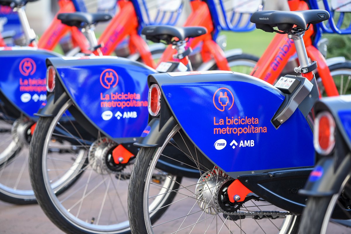 ambici_oficial's tweet photo. 🚴⚡ @TMB_Barcelona rep el Premi Internacional de Mobilitat per la gestió de l’#AMBici.
🏆 El servei de bicicleta elèctrica compartida de l’Àrea Metropolitana de Barcelona ha estat reconegut com a model d'èxit en la integració del #transportpúblic ➡️ https://t.co/5taXmVWgQl https://t.co/rpMPEpNy6K
