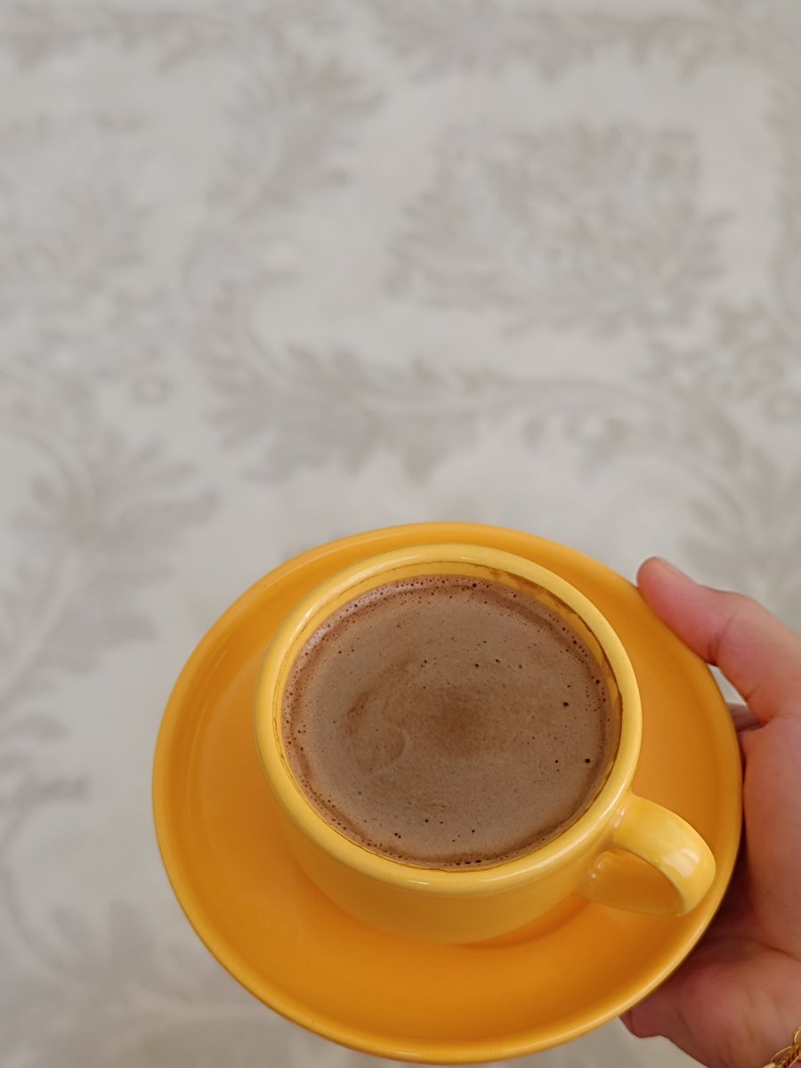 Uykum açılsın diye kahve yapan talebelerim 
Bilmiyorlar ki benim uykumun kahveyle gitmeyeceğini 😅😅😅