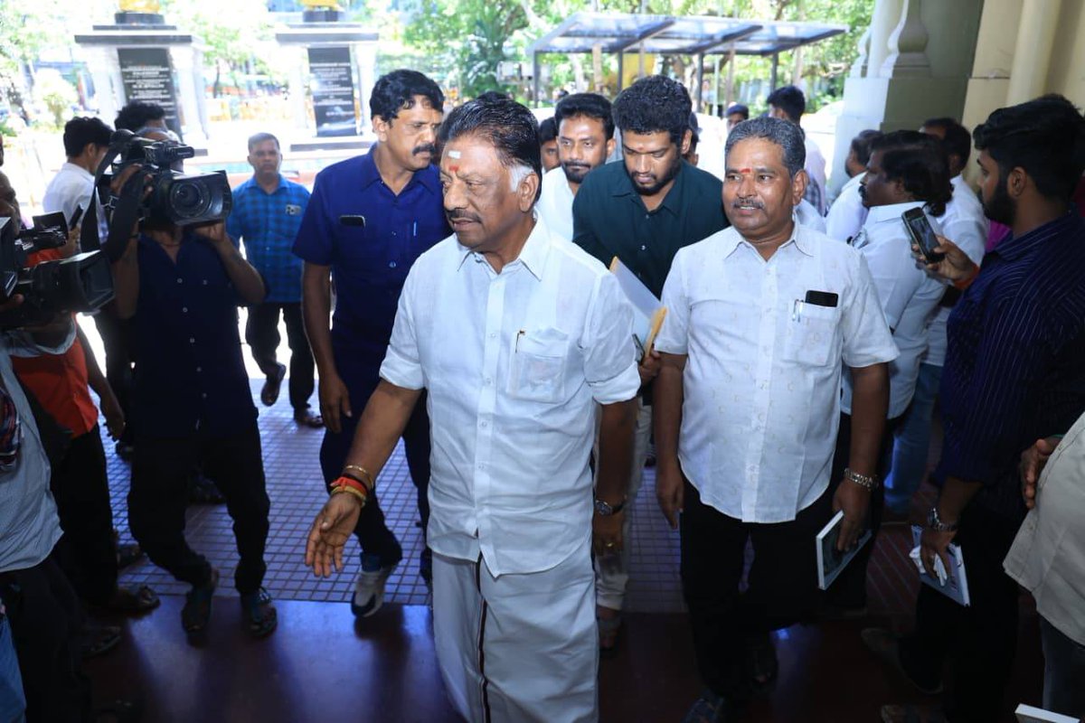 அண்ணா அறிவாலயம் வருகை தந்த மாண்புமிகு ஐயா ஓபிஎஸ் அவர்கள்.
#OPanneerselvam #OPS #DMK #Bodinayakkanur #Election2026 #bodinayakanur_Assembly #MKStalin #Udhayanidhistalin #OPSMLA #bodinayakanur_constituency 
#thangamaganops #தங்கமகன்OPS