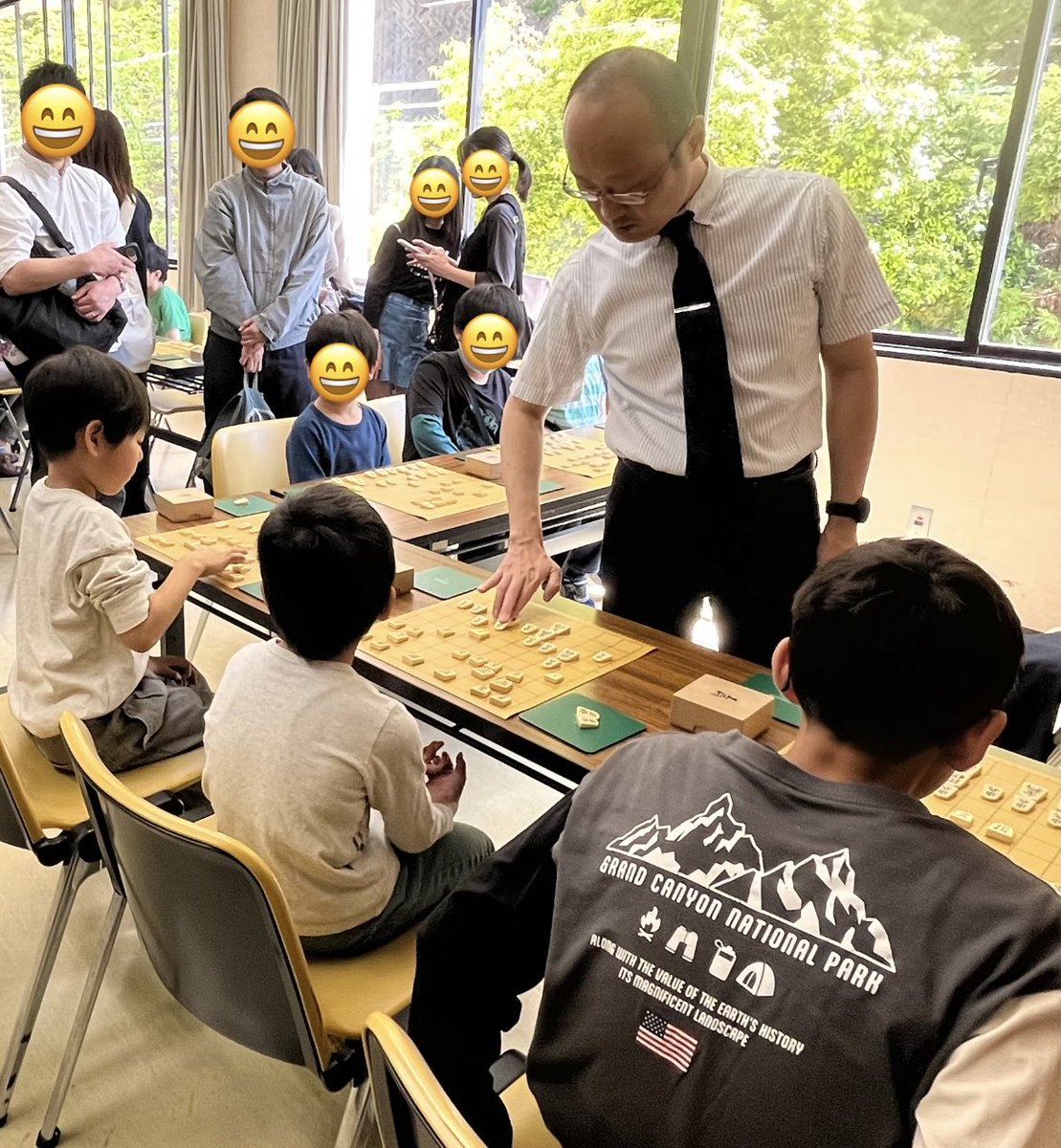 YukoT2878's tweet photo. 渡辺明九段の指導将棋は大人気！
たくさんの指導をしていただき、遠くは静岡、北信越のキッズは感激❗️
渡辺先生、ありがとうございました。
#渡辺明九段　#将棋大会　#日本将棋連盟駒みらい支部　#石心　#石川県 https://t.co/aJmOPAIkYK