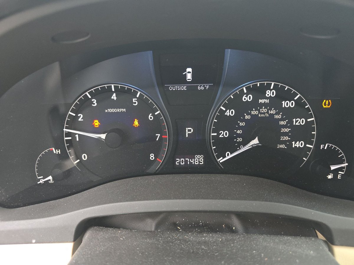 asiwajuautos1's tweet photo. FOR SALE: Foreign Used 2017 Lexus RX350 (Pre-order from USA)

Clean Foreign Used deal loading! 🚗

This solid 2017 Lexus RX350 is available on pre-order directly from the United States with 207,000 miles. Still very reliable, well-maintained, and ready to serve.

Key Specs
- 3.5L V6 engine – powerful & smooth
- Luxurious leather interior
- Panoramic roof
- Reverse camera + parking sensors
- Keyless entry & push start
- Touchscreen with navigation
- Heated & memory seats
- Alloy wheels + full options

Sharp body, good paint, and everything functioning well. Perfect for those who want Lexus luxury without breaking the bank.

Price: ₦17.2 Million (inclusive of ₦3 Million clearing fee)

Serious buyers only. Pre-order now and get it after clearing.

Call or WhatsApp: 08128006722

Lexus plug, this one go run well! Don’t sleep on it 🔥

#LexusRX350 #ForeignUsed #AsiwajuAutos