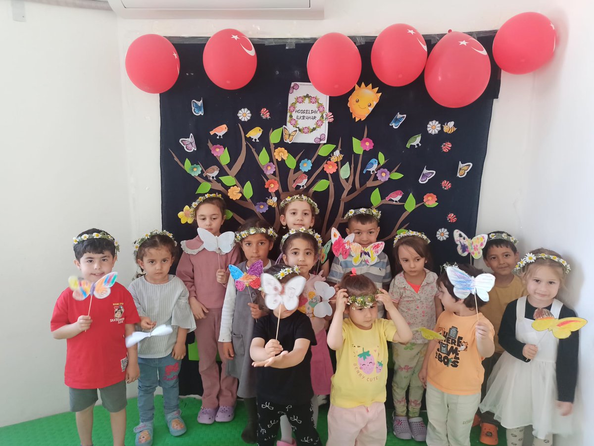 HalkTorbal's tweet photo. Torbalı Halk Eğitimi Merkezi Oyun Odası grubumuzdaki 3-6 yaş çocuklarımızla bahar mevsimini eğlenceli etkinliklerle karşıladık. Şarkılar söyleyip bahar temalı sanat çalışmaları gerçekleştirdik.
Etkinlikte emeği geçen öğretmenimiz Atiye Sönmez’e ve çocuklarımıza teşekkür ederiz. https://t.co/fgmuwy8QRG