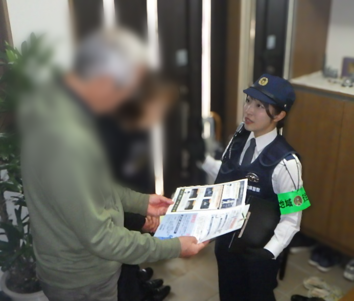 ibarakipolice's tweet photo. 【巡回連絡にご協力を！】
水戸警察署では、地域の皆さんと一緒に安全・安心を実現するため、地域警察官が各ご家庭を訪問して、防犯に役立つアドバイスを行ったり、地域のご要望などを伺う巡回連絡に鋭意取り組んでいます。
地域警察官が巡回連絡に訪れた際には、どうぞご協力ください。 https://t.co/EDDTS8NmK5