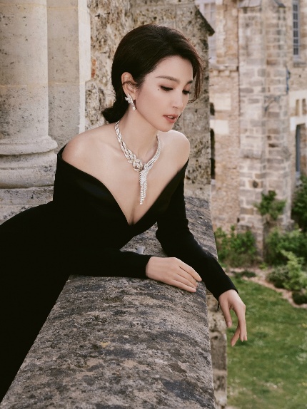 ANiceEnt's tweet photo. ส่องดีเทลเครื่องประดับจาก 3 นักแสดงชื่อดังแห่งเอเชีย กับผลงาน High Jewellery ล่าสุดจาก Chaumet ในคอลเลกชัน “A Journey Through Nature”

#gulfkanawut​​ #songhyekyo #LiBingbing
#Chaumet #ChaumetHighJewellery #AJourneyThroughNature

🔗https://t.co/T0scOZqXFL https://t.co/kZtrIma2Rl