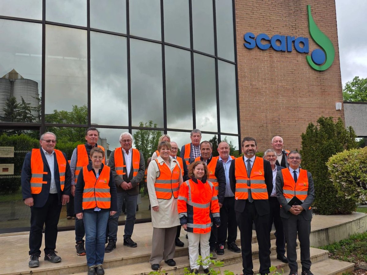 scaracoop's tweet photo. Nous avons eu le plaisir d’accueillir Pascal Courtade, Préfet de l’Aube, @Franck_DORGE, Sous-préfet, ainsi qu'Alain Steinmann Président de la Communauté de communes Arcis-Mailly-Ramerupt &amp; les élus. 
Une mise en lumière sur le rôle clé de la Scara dans la filière agricole locale. https://t.co/8uZdjhLIN1