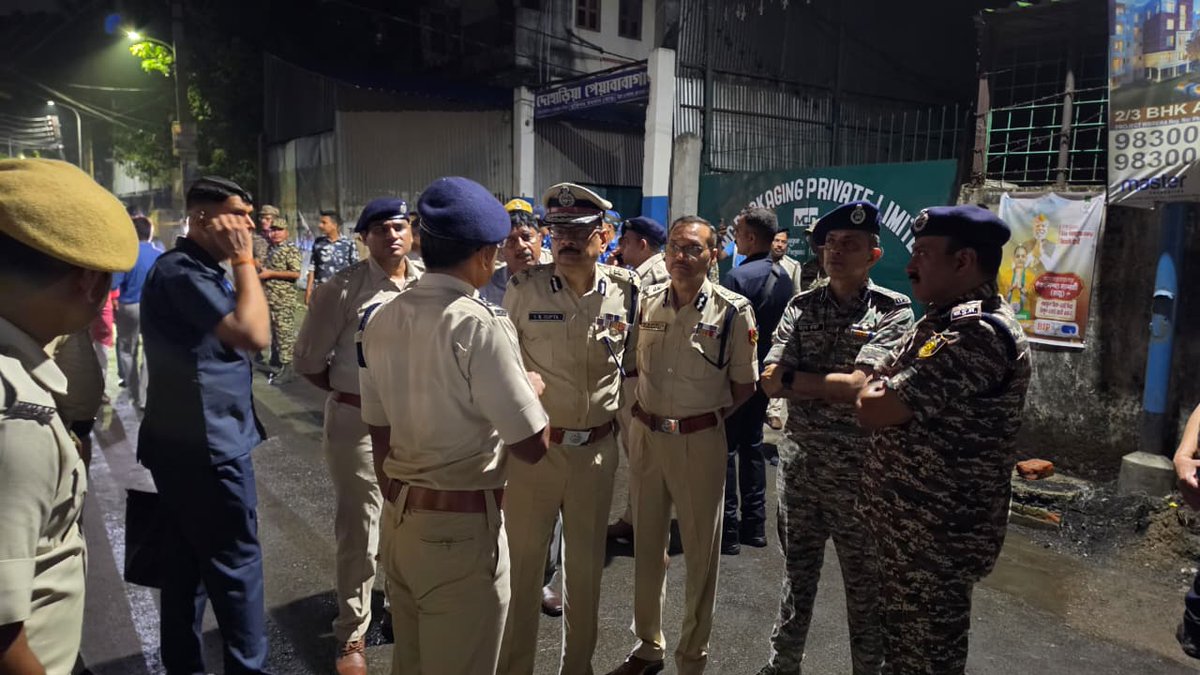 crpfindia's tweet photo. DG,  #CRPF Shri G.P. Singh, IPS, visited the incident site in Madhyamgram, North 24 Parganas immediately on receipt of information, late at night at 0100 hrs of 7th May following an unfortunate shooting incident at Madhyamgram, Barasat.
​He held discussions with stakeholders and briefed officials to maintain strict vigilance and thwart any sabotage attempts by miscreants. 

#NationFirst
#Vandematram150
#MissionNaxalMuktBharat2026
#WestBengalAssemblyElections2026
@ECISVEEP
@gpsinghips
@CentralZoneCrpf
@CrpfWest