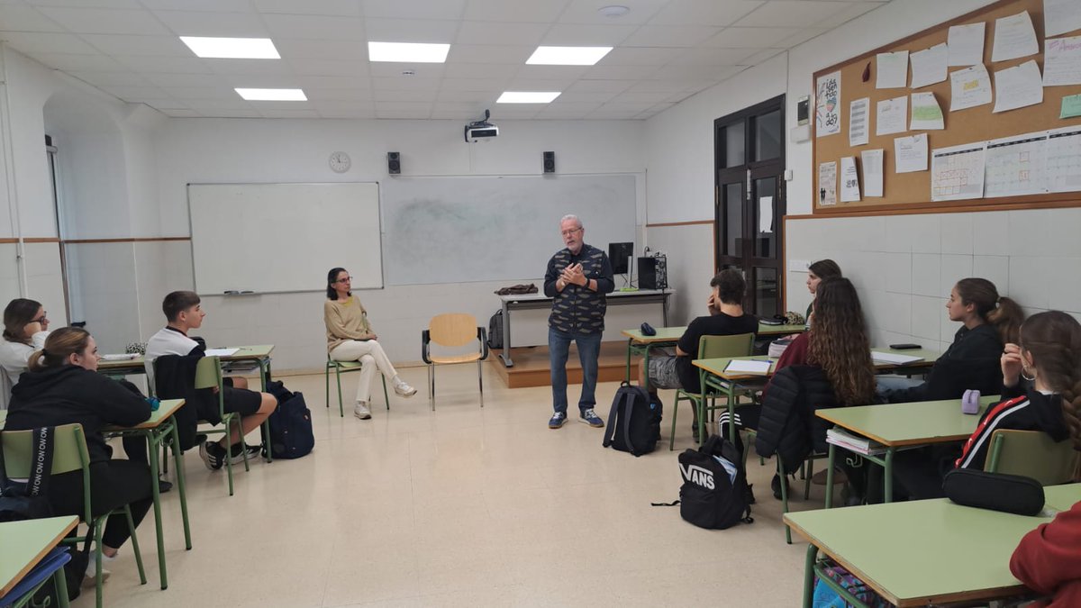 Reparadores_scj's tweet photo. El alumnado de 1º de Bach, ha participado en el proyecto “De la mano” de Paz y Convivencia del Gobierno de Navarra, reflexionando sobre DDHH, terrorismo y empatía. Además, recibimos el testimonio de José Aguilar, víctima de ETA, una experiencia muy enriquecedora para todos. https://t.co/YbJI60JgG8
