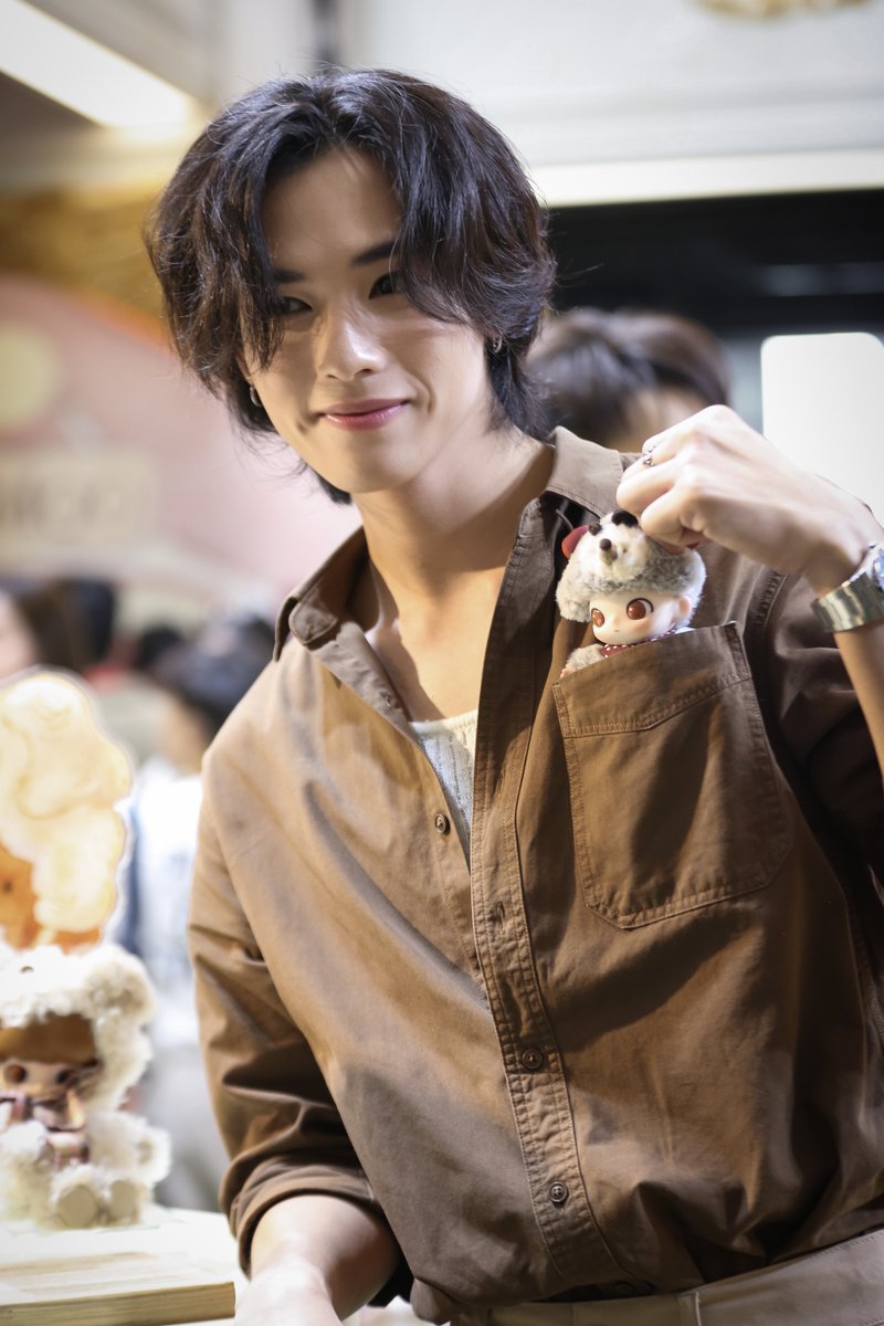 flukefanbase's tweet photo. น้อง 3 ขวบ เอาพี่ 9 ขวบ ใส่กาเป๋า 

DIMOO 9th BD x FLUKE 
#DIMOO9THBIRTHDAYTH
#FlukePongsapat #ฟลุ๊คจ์พงศภัทร์ https://t.co/VmYv2HTq5p