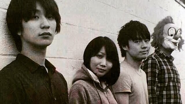 SEKAI NO OWARI
初代DJ LOVEはどんな人だった？

・いまのLOVEさんは2代目
・負のオーラと我が強い
・666の入れ墨して悪魔崇拝
・SaoriとFukaseの喧嘩に油注ぐ
・カホンを叩きたくなくて脱退
・ノリよくて憎めない愛されキャラ
・脱退後もメンバーと仲良し

出典
別冊カドカワ インタビュー