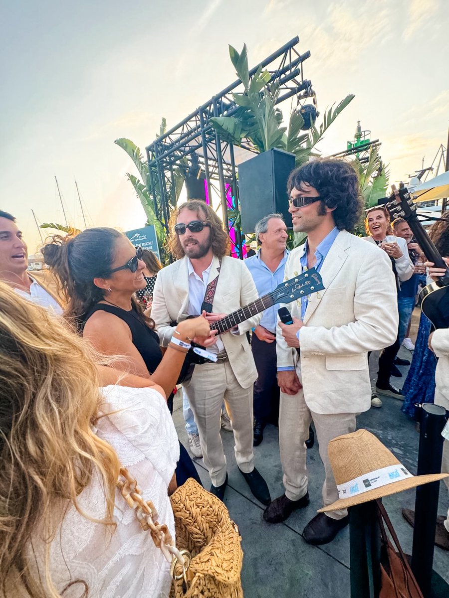 Mallorca_bs's tweet photo. El jueves, tras la feria, seguimos en el Afteryacht by AICO en Fosh Oasis 🌅
Ambiente relajado, música en vivo y networking real.
Ahí es donde los eventos se convierten en experiencias.
#MallorcaEvents #MICE #Networking https://t.co/Llj4Gz9k6O